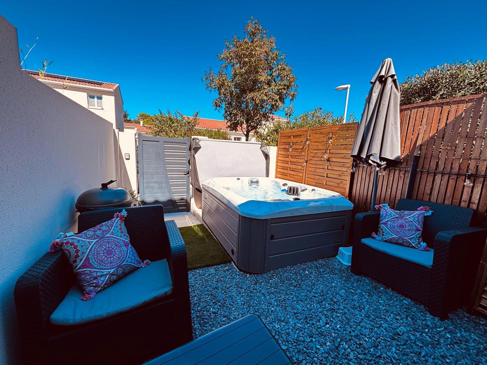 Logement Du Sud Avec Jacuzzi Sommieres Ngoại thất bức ảnh